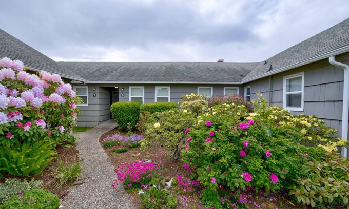 Long Beach Cottage | Anchorage Cottages Unit 6 Dog friendly and close to the beach