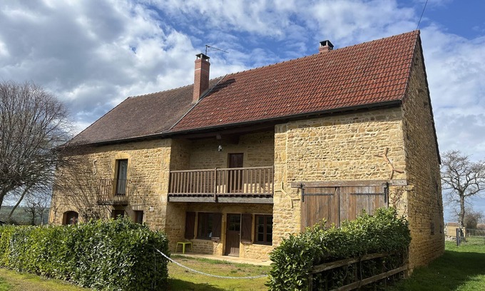 Saint-Julien-de-Civry House | Ancienne Ferme Rénovée Avec Piscine Privée au Calme Absolu sud Bourgogne