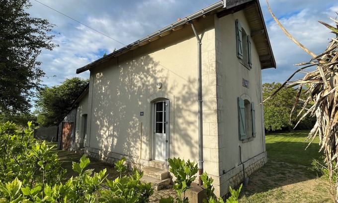 Meigne-le-Vicomte House | Ancienne Maison Garde Barrière Le 158