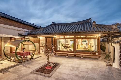 Jeonju House | And spring
