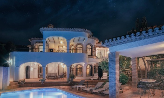Salobrena Villa | Andalusian villa with heated pool,sea view