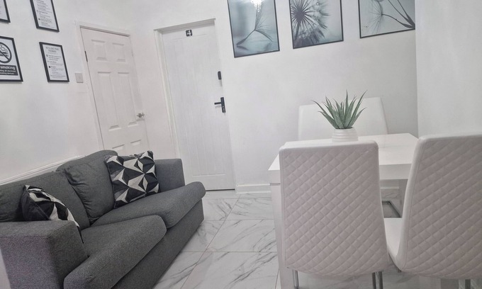 Liverpool City Centre House | Andrew Street Mansion - Liverpool Retreat