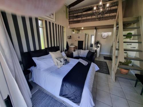 Robertson Apartment | Angel 8 AirBnB Apartment 2