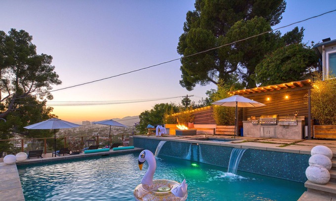 Eagle Rock House | "Angels Landing" a chic pool & spa getaway w/ panoramic views