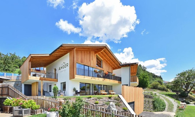 Laion Apartment | Anger living