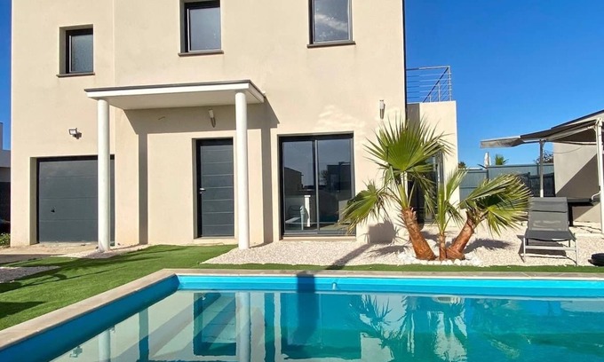 Serignan Villa | Anglais Air-conditioned villa for 8 people with pr