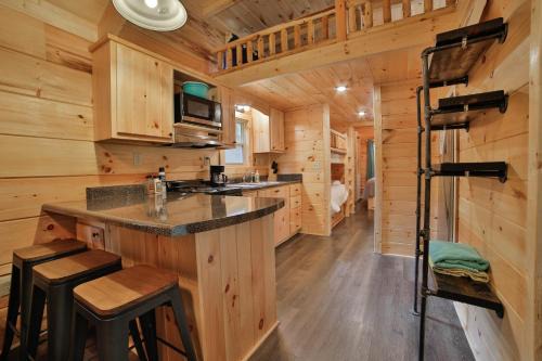 Lookout Valley Neighborhood Association House | Ani Cabin Tiny Home Bordered By National Forest