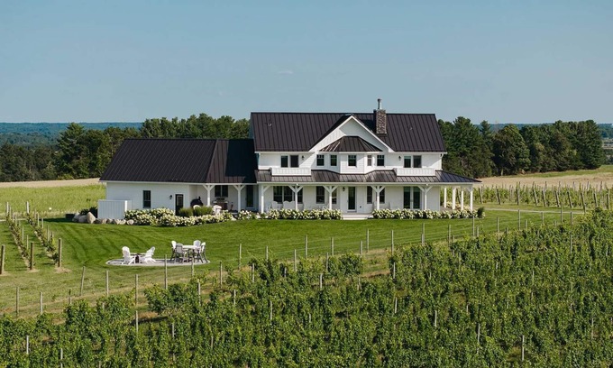Williamsburg House | Ann Riley Farmhouse - Vineyard by Traverse City