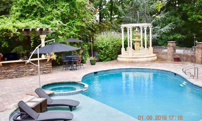 Davidsonville House | Annapolis Area Private, 3 Bedroom Pool, Jacuzzi & Sauna & Casino-Like Game Room