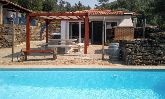 Molares Apartment | Annexe en pleine Nature, a sure deconnexion. Swimming pool, jacuzzi and barbecue!