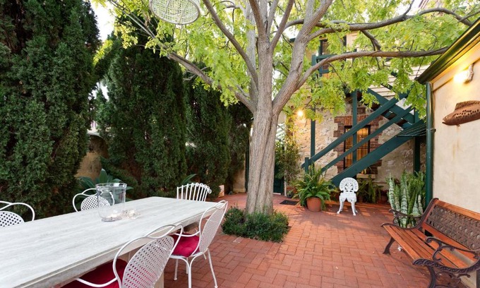 Fremantle House | Annie's Victorian Terrace Accommodation Fremantle