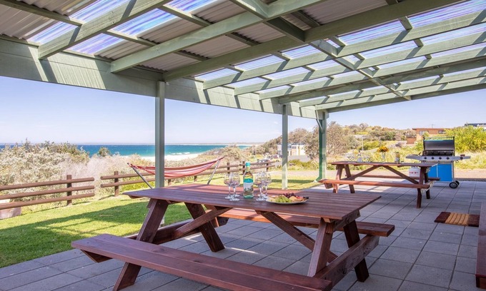 Culburra Beach Cottage | Antonio's Paradise – direct beach access