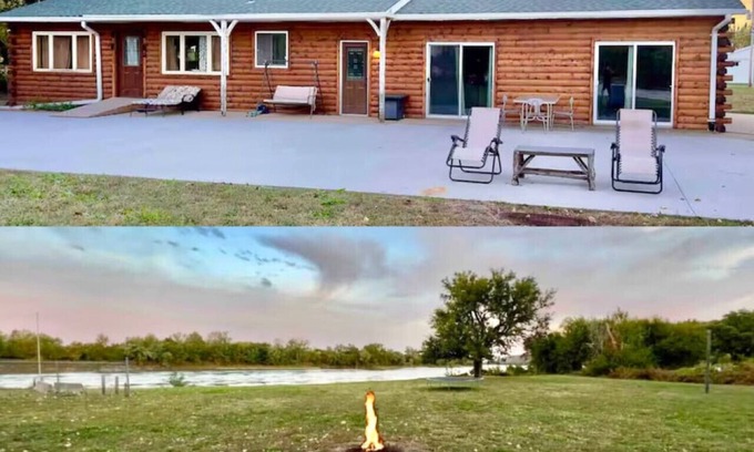 Doniphan County Cabin | Ant’s Riverfront Studio Cabin w/Best View & Yard!