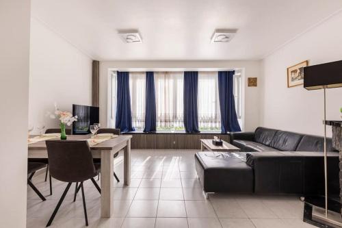 Statiekwartier Apartment | Antwerp Home Sweet Home 1 Double and 2 Single Beds