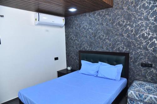 Andheri West Apartment | Ap5. Cozy AC Studio W/ Kitchenette Nr Kokilaben Hosp.