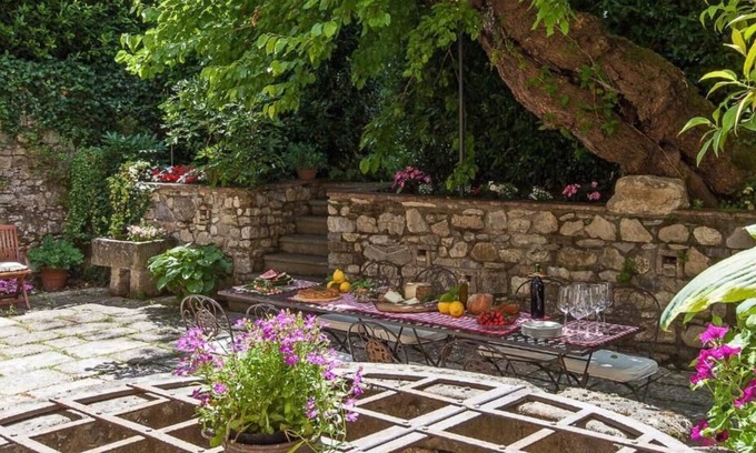 Sesto Fiorentino Apartment | Apartment in a farmhouse with pool