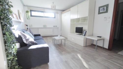 Genil Apartment | Apart BLANCO para ESQUÍ y ALHAMBRA. Garaje privado