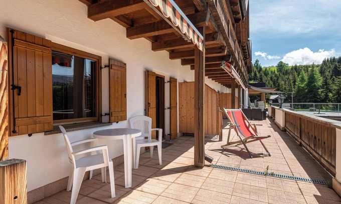 Castelrotto Apartment | Apartment "Ferienparadies Sabina Joch" in the Nature Reserve directly on the Alpe di Siusi