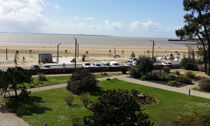 Saint-Georges-de-Didonne Apartment | Apart. w/panoramic sea view facing beach for 6 people, Saint-Georges-de-Didonne