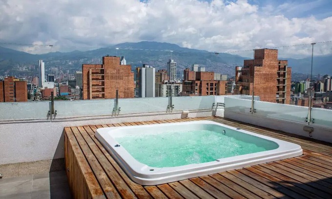 Buenos Aires Apartment | Apartaloft Luminoso y Moderno con Excelentes Vistas al Centro de Medellín