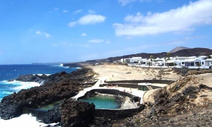 Charco del Palo Apartment | Apartament El Golfo only 170m from the sea in nudist complex