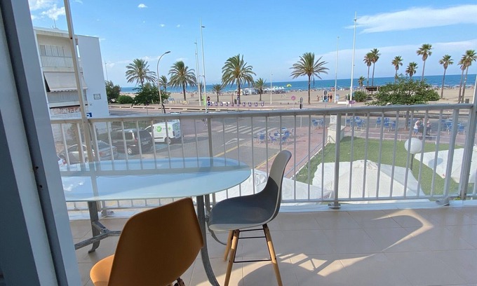 Grau i Platja Apartment | Apartamento en Primera Línea de Playa