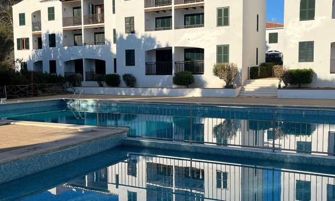 Arenal d'en Castell Apartment | Apartamento moderno, 5 min de la playa con piscina