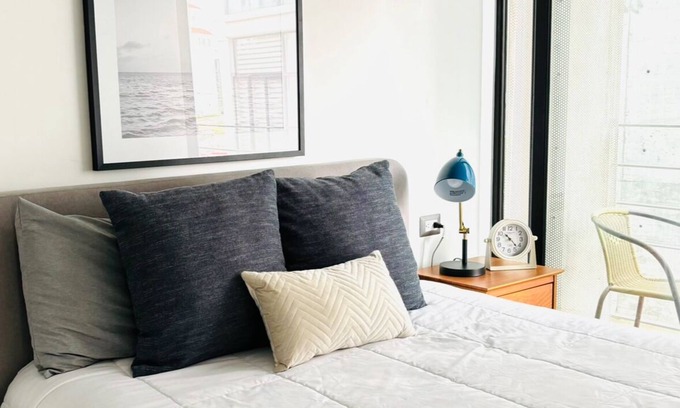 Zona 16 Apartment | Apartamento moderno limpio con balcón área Cayala Embajada USA Explanada UValle