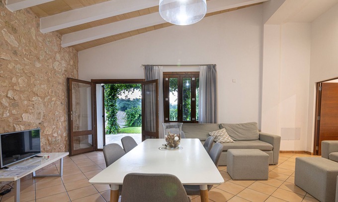 Petra Apartment | Apartamento Son Calo C by Rentallorca