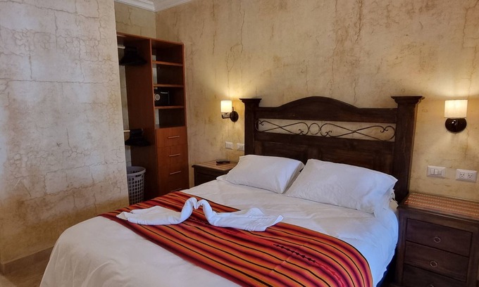 Antigua Guatemala Apartment | APARTAMENTOS LOS NAZARENOS ROOM 7-1 - swimming pool, jacuzzi and gym