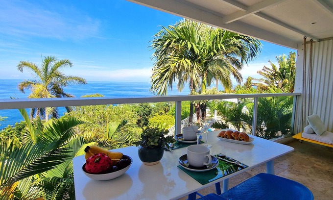 Petite-Ile Apartment | APARTEMENT INTENSE KAZ, swimming pool, sea view