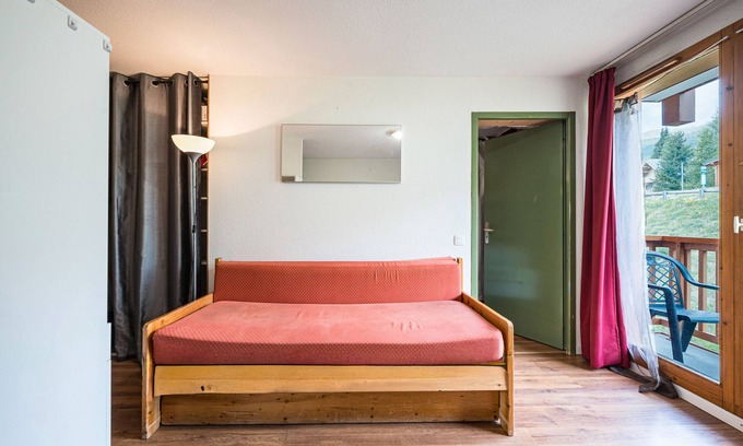 Montgellafrey Apartment | Apartment 'Bds1 37 4/5 Sleeps' with Mountain View, Balcony and Wi-Fi