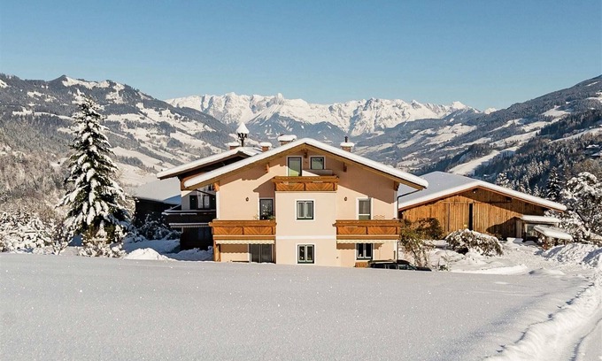 Sankt Veit im Pongau Apartment | Apartment in Sankt Johann near Ski Area