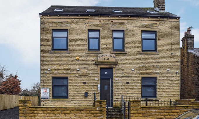 Huddersfield Apartment | Apartment 1 - UK48904