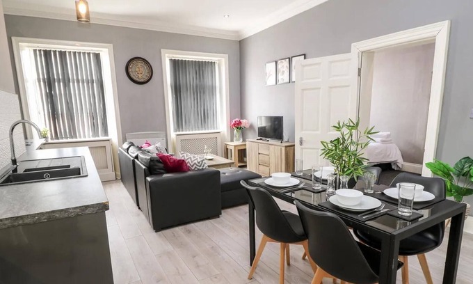 Wakefield Apartment | Apartment 10, 18 SJN