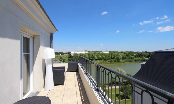 Serris Apartment | Apartment 10 pax lake view and Disneyland Paris (HONORE1)