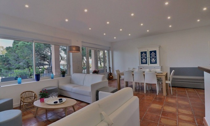 La Croix-Valmer Apartment | Apartment 100m2, Shared pool, Private beach, Mediterranean garden