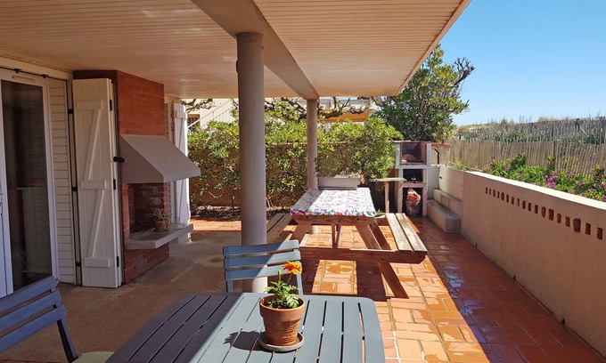 Valras-Plage Apartment | Apartment 2/4 p in House with garden seaside, 1st line, view on dune