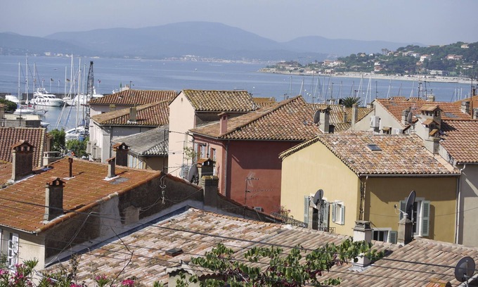 Sainte-Maxime City Centre Apartment | APARTMENT 60 m2 for 4-5pers. RIGHT IN THE CENTER - SEA VIEW - 100M FROM THE BEACH!