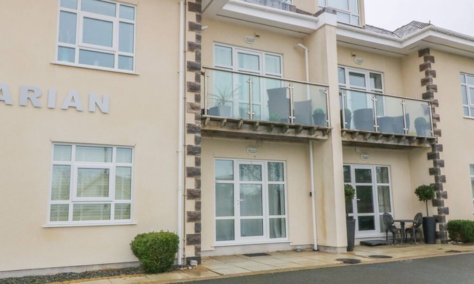 Edern Apartment | APARTMENT 7, country holiday cottage, with a garden in Morfa Nefyn
