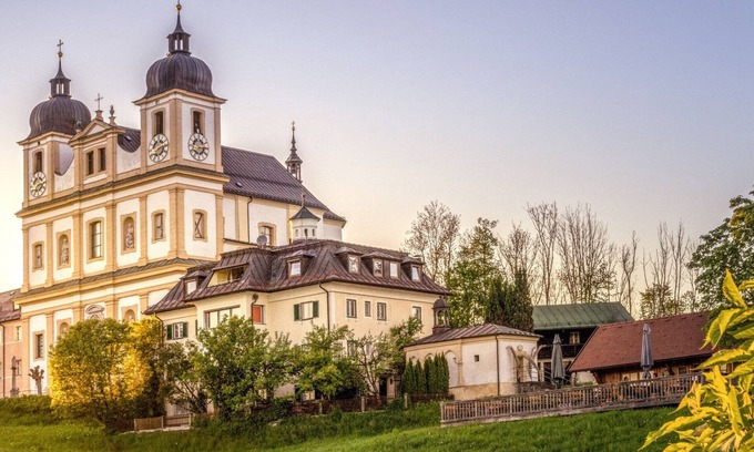 Groedig Apartment | Apartment 7 in view of Untersberg