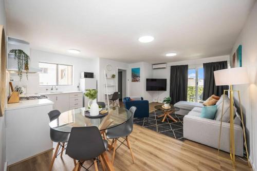 Rivervale Hotel | Apartment 8 Burswood