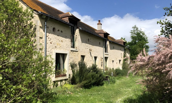 Durtal Apartment | Apartment 'À L'Aujardière' with Shared Garden and Wi-Fi