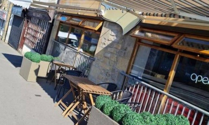 Consett Apartment | Apartment above Sweetharts bakery and coffeeshop in Blackhill, Durham