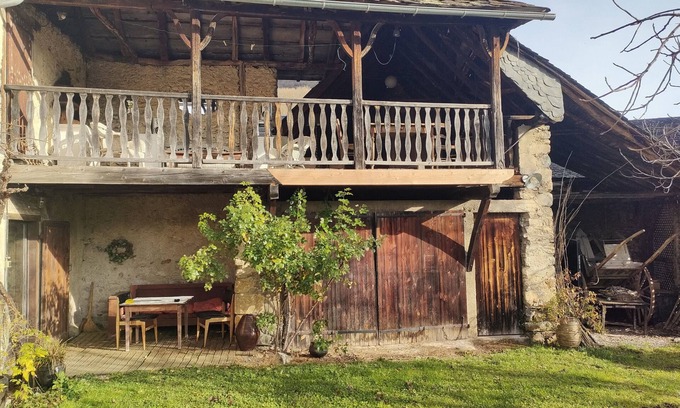 Balagueres House | Apartment 'Aile 2 Personnes Maison Ancienne' with Mountain View, Private Terrace and Wi-Fi