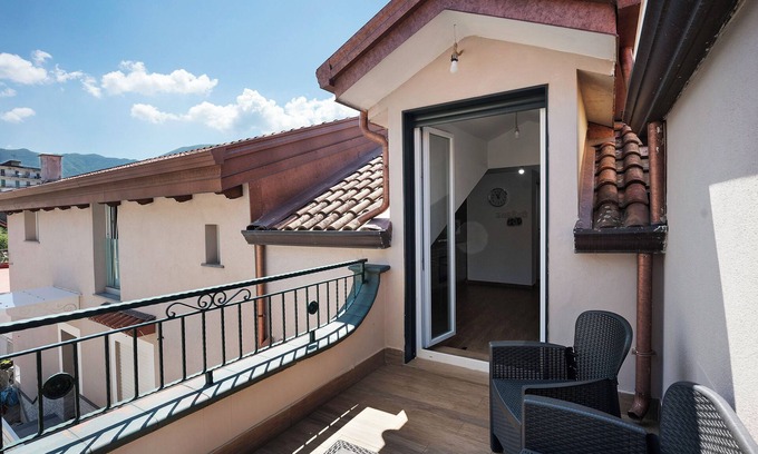 Piazza-Tralia-Pendolo Apartment | Apartment 'Alba' with Mountain View, Wi-Fi and Air Conditioning