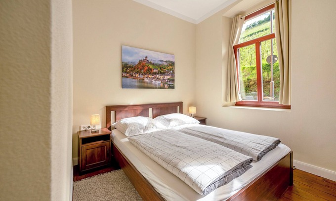 Traben-Trarbach Apartment | Apartment 'Alte Stadtvilla Am Weinberg 2' with Shared Garden and Wi-Fi