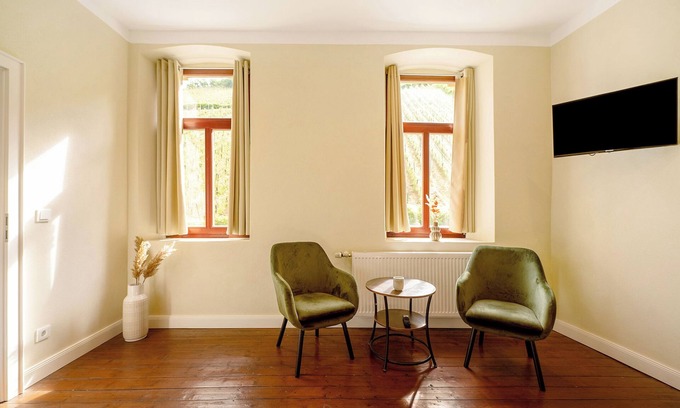 Traben-Trarbach Apartment | Apartment 'Alte Stadtvilla Am Weinberg 4' with Shared Garden and Wi-Fi