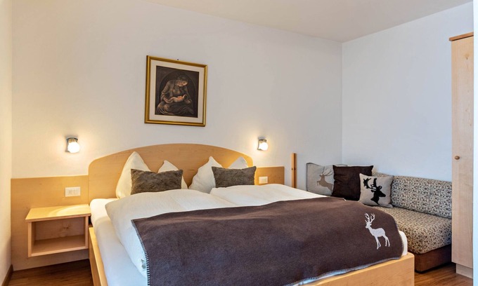 Laion Apartment | Apartment "Anemome- Sonnleitn" with Mountain View, Wi-Fi & Balcony