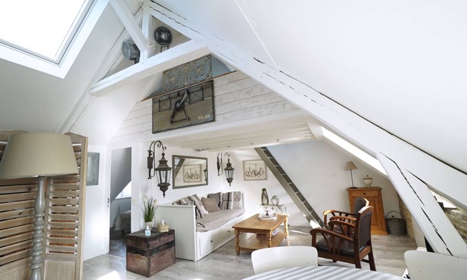 Dieppe Apartment | Apartment-Apartment-Ensuite with Bath-Canal view